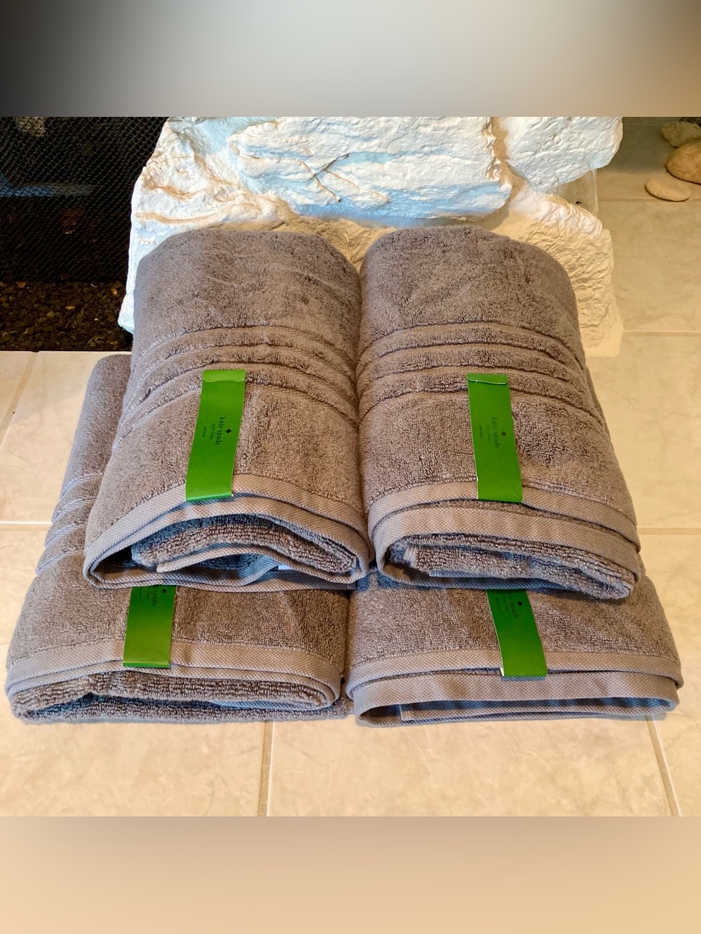 New with tags Kate Spade Gray Plush Bath Towels - Set of 4